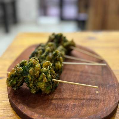 PINCHOS DE BUÑUELOS DE ESPINACA